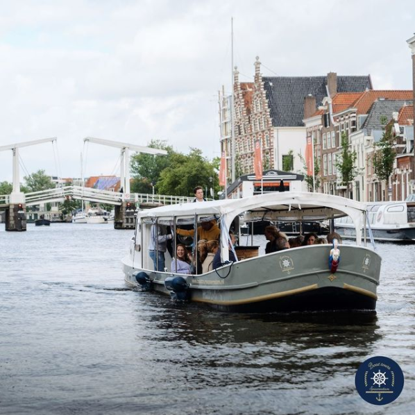 Rondvaartboot Kalekano