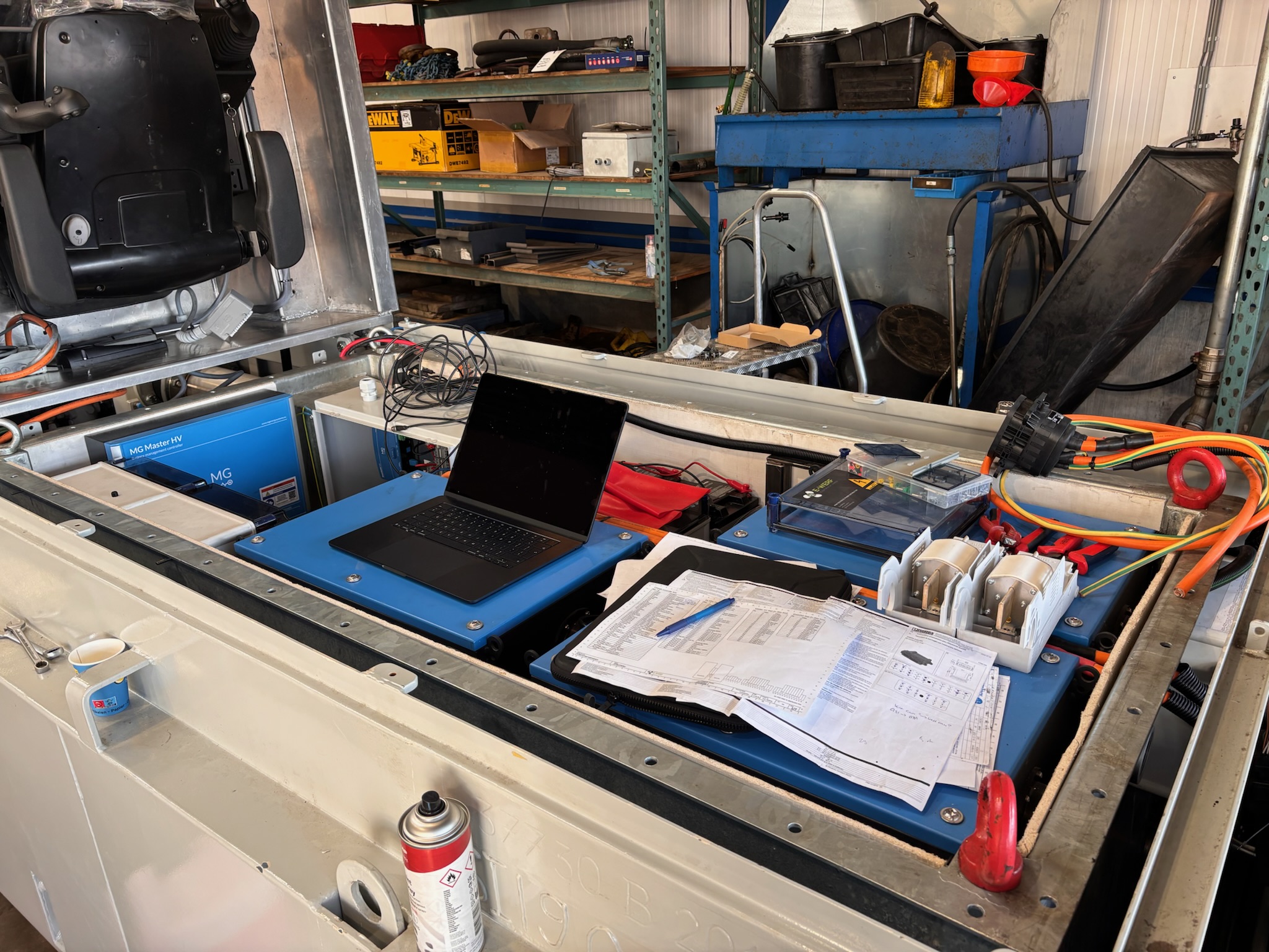 Hoogvoltage accupakket in baggerboot.