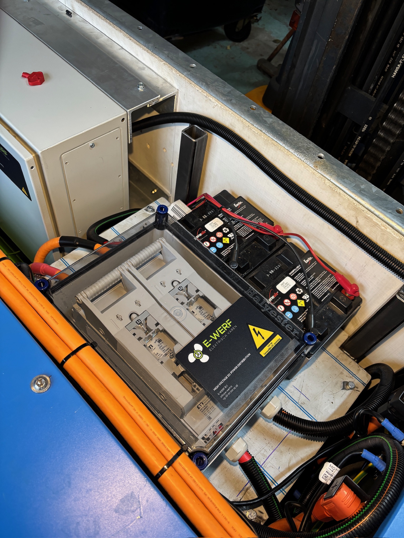 Hoogvoltage accupakket in baggerboot.