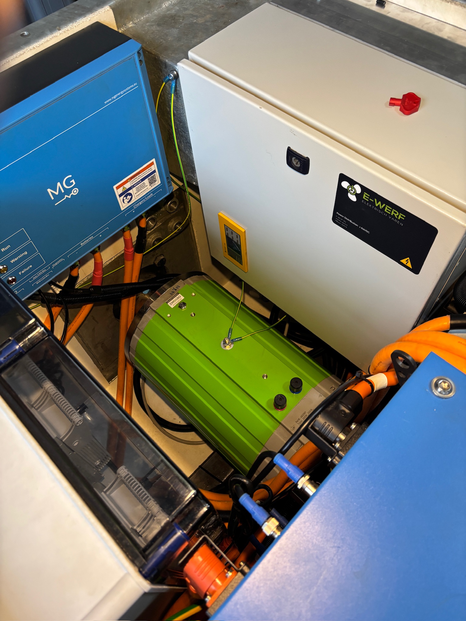 Hoogvoltage accupakket in baggerboot.