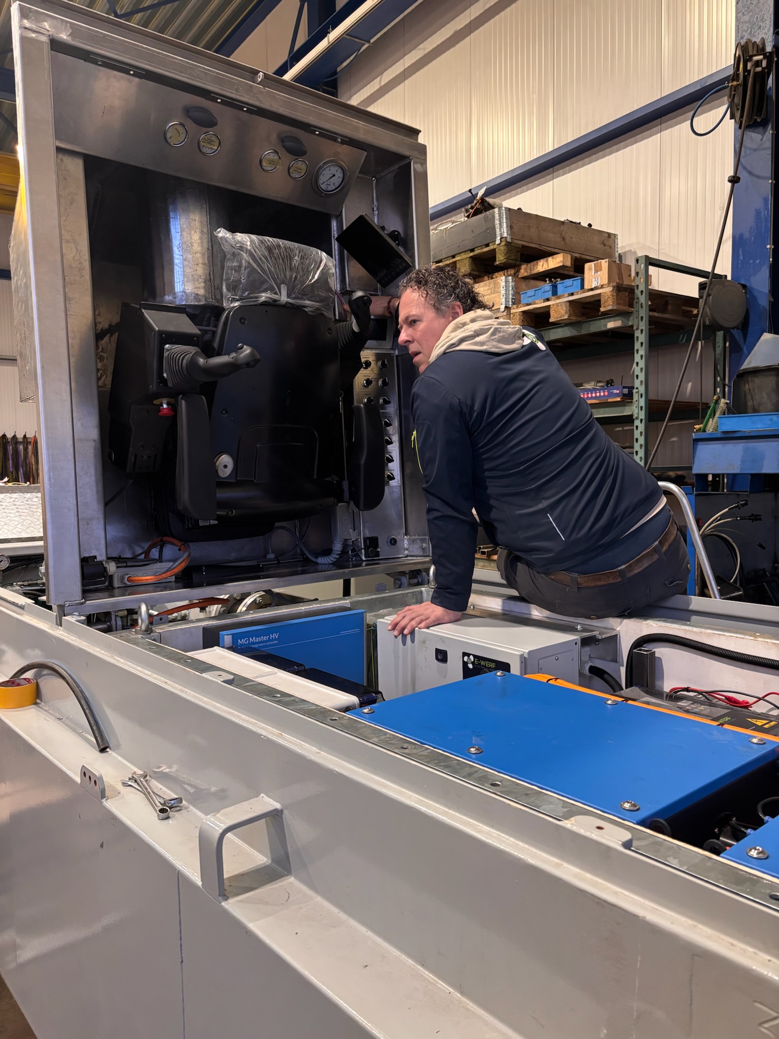 Hoogvoltage accupakket in baggerboot.