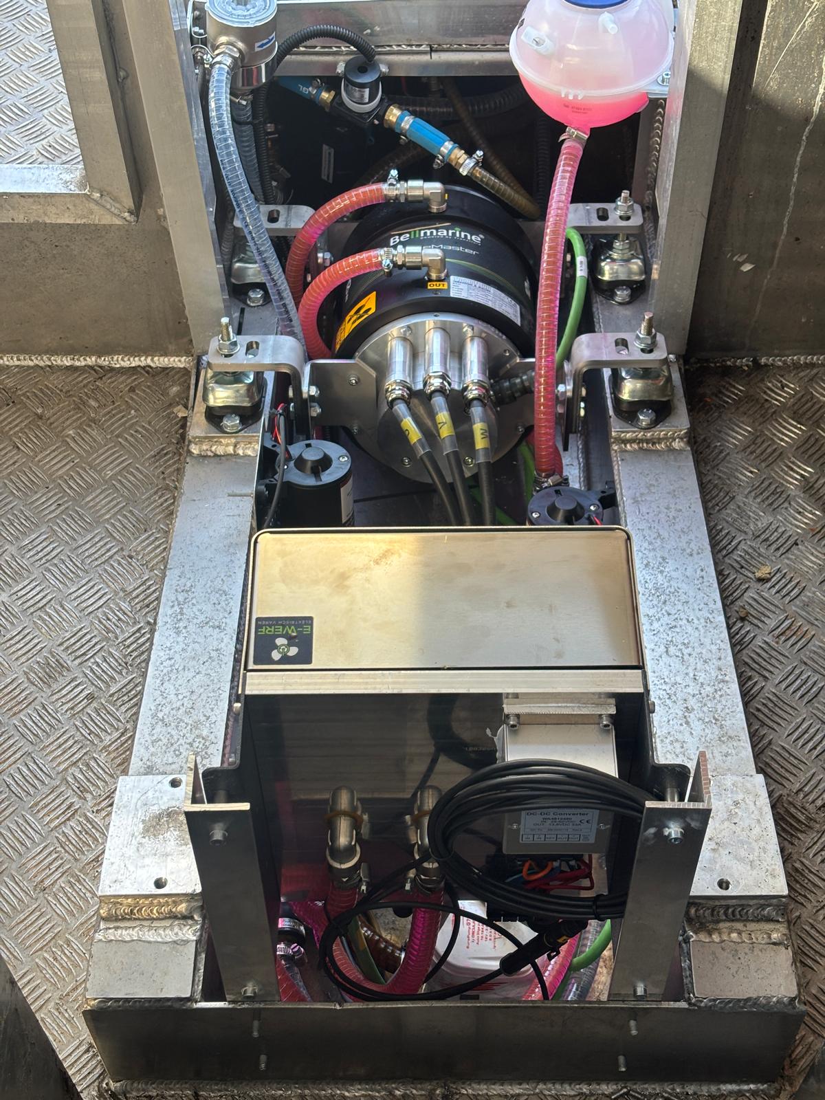 Elektrische werkboot door E-WERF