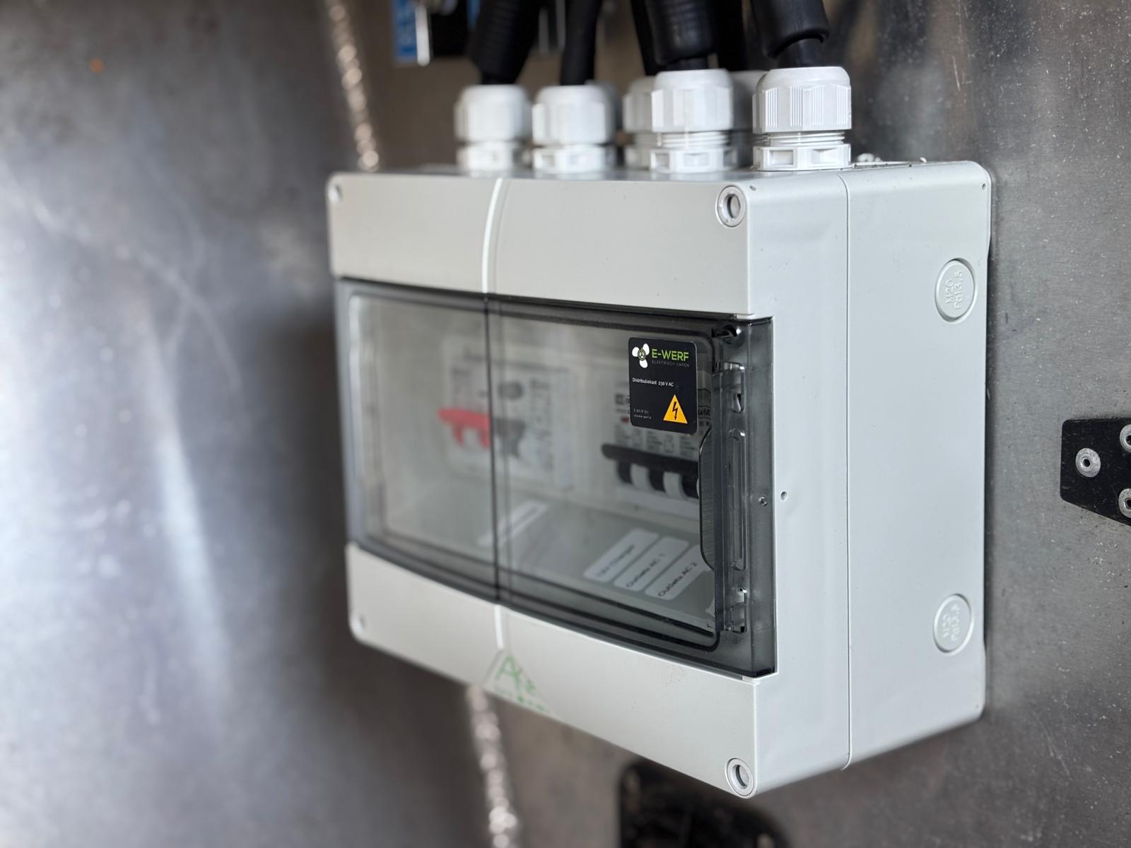 Elektrische werkboot door E-WERF